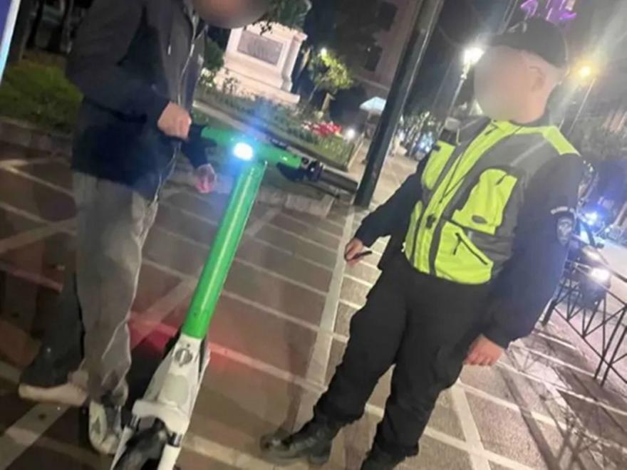 Εξόρμηση της Τροχαίας για τα ηλεκτρικά πατίνια: 135 παραβάσεις για κράνος και αλκοόλ -μόνο- στην Αττική