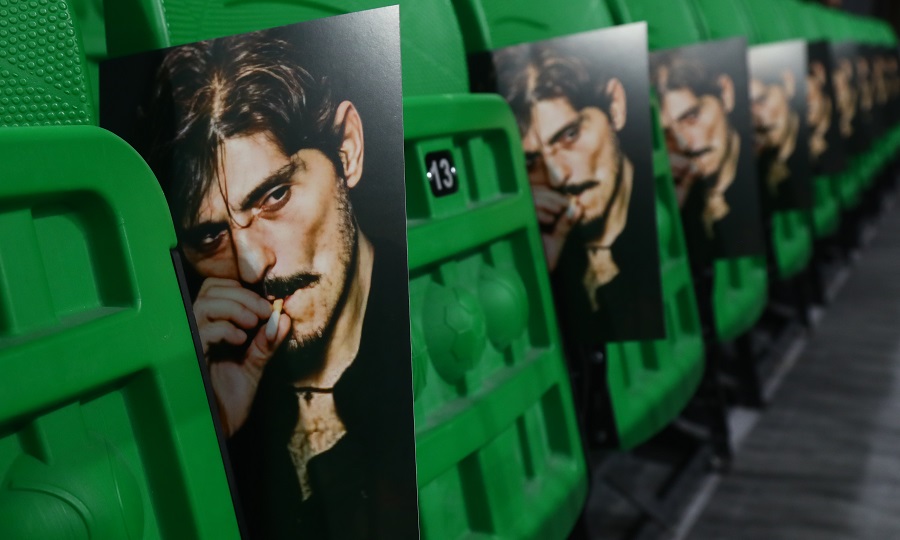 Παναθηναϊκός: Χαρτόνια με το πρόσωπο του Δημήτρη Γιαννακόπουλου στο T-Center