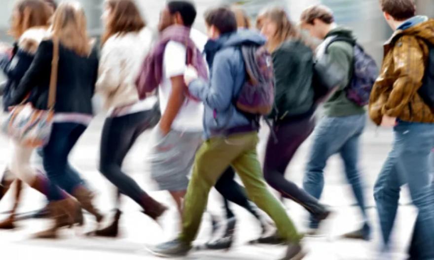Λήγει η προθεσμία για την «επιταγή» των 300 ευρώ στους 18άρηδες