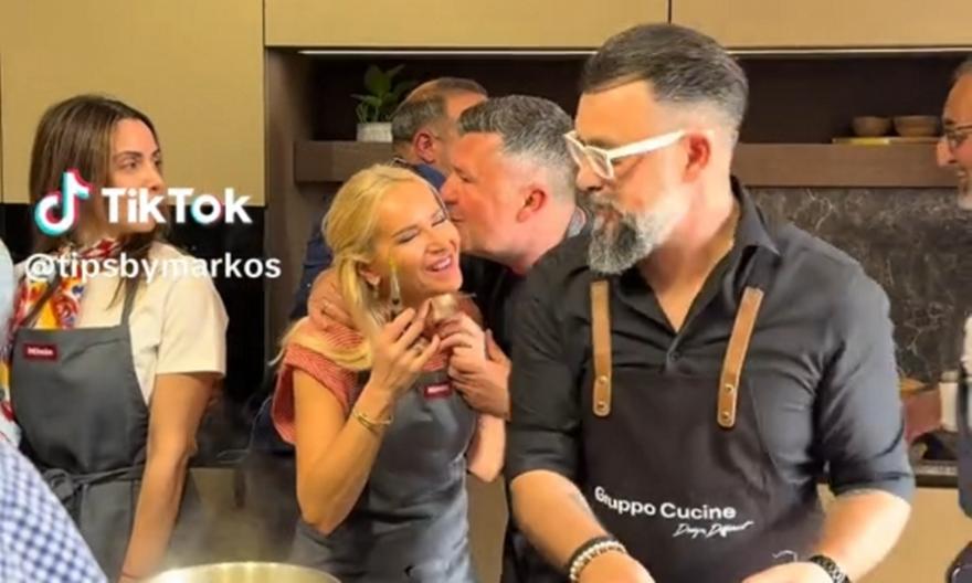 Ένα μεγάλο φιλί στη Μαρία Μπεκατώρου!
