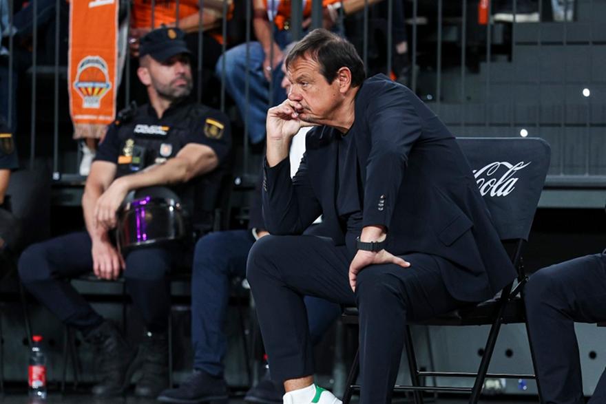 Σηκώθηκε και έφυγε ο Αταμάν στη συν. Τύπου όταν του θύμισαν πως είχε πει ότι θα φύγει αν δεν πάρει την Ευρωλίγκα