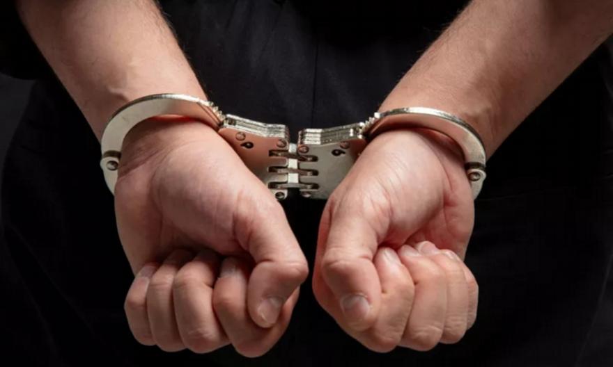 Συνελήφθη 33χρονος στη Θεσσαλονίκη: Έριχνε βαζάκια με εύφλεκτο υγρό στο σπίτι της πρώην του