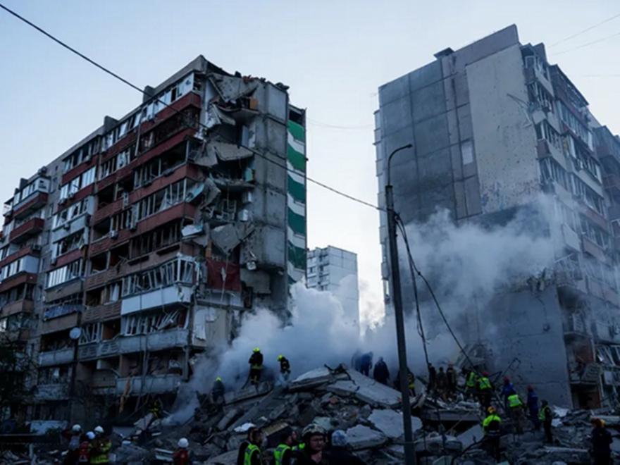 Ένας νεκρός και 31 τραυματίες από τις ρωσικές επιθέσεις στο Κίεβο