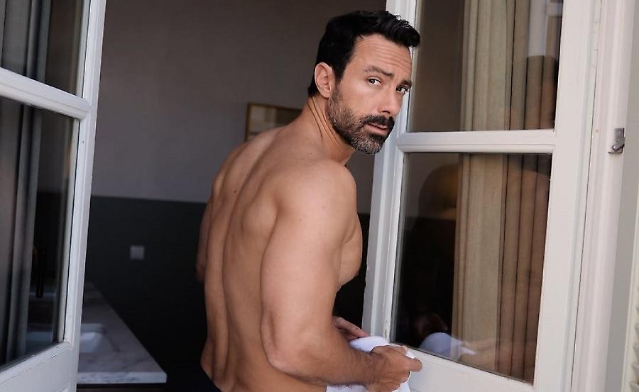 Σάκης Τανιμανίδης: Έριξε το Instagram με τους κοιλιακούς του