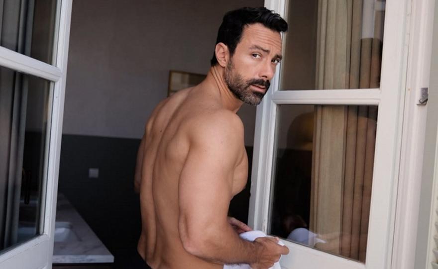 Σάκης Τανιμανίδης: Έριξε το Instagram με τους κοιλιακούς του