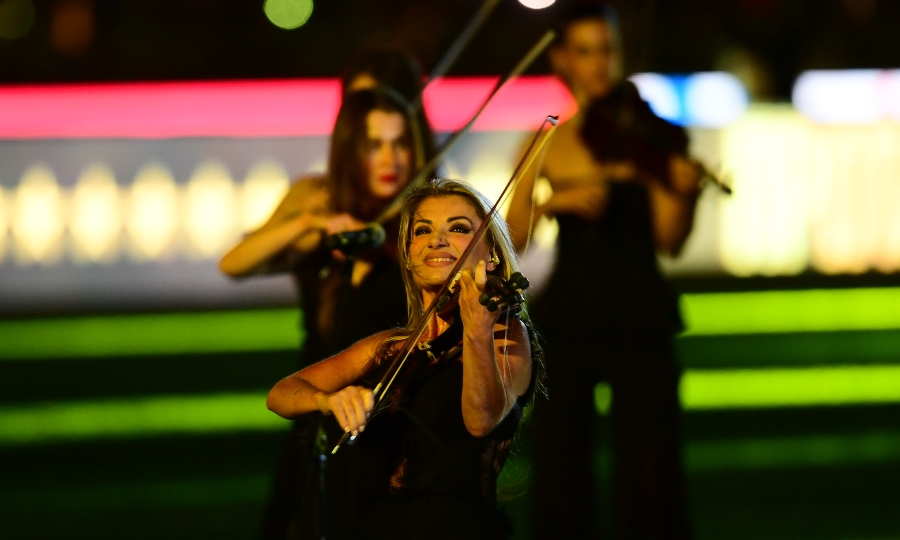 ΑΕΚ: Υπέροχο σόου στην Allwyn Arena με βιολιά και το «My way»