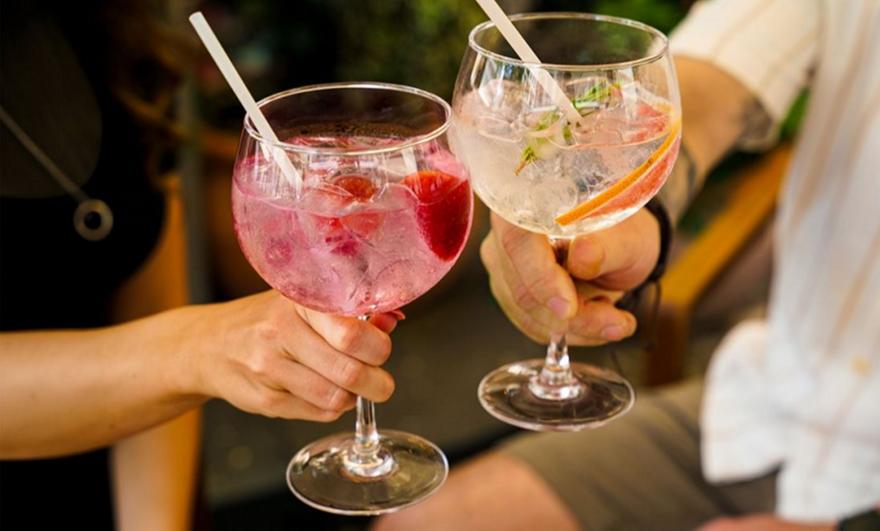Το tonic αλλιώς: Η ιστορία του και πώς γίνεται τάση ως ποτό και όχι απλό συνοδευτικό