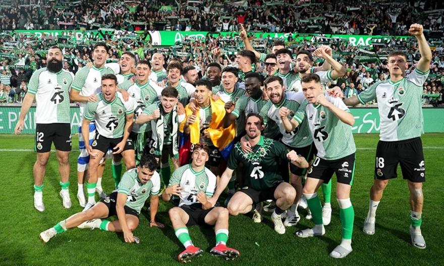 Η Ράσινγκ Σανταντέρ ξανά στη La Liga μετά από 14 χρόνια - Ξέσπασμα χαράς από τους οπαδούς της!