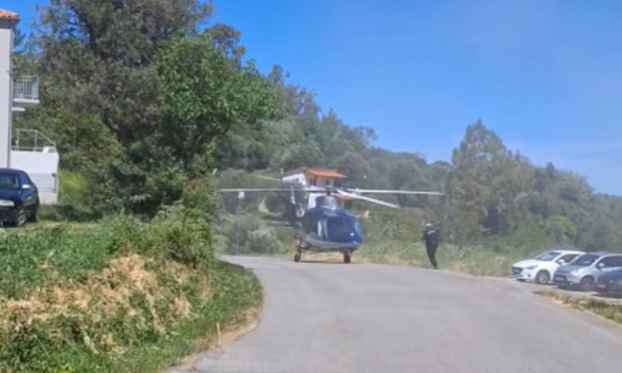 Η στιγμή όπου ο Ηλιόπουλος φεύγει από την Κύμη με ελικόπτερο για να παρευρεθεί στη φιέστα της ΑΕΚ!