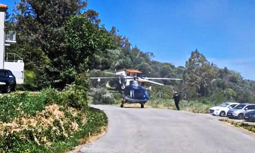 Η στιγμή όπου ο Ηλιόπουλος φεύγει από την Κύμη με ελικόπτερο για να παρευρεθεί στη φιέστα της ΑΕΚ!
