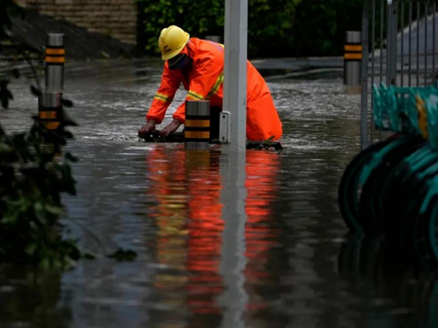 Καταστροφικές πλημμύρες στην Κίνα, αφήνουν πίσω τους τουλάχιστον 10 νεκρούς