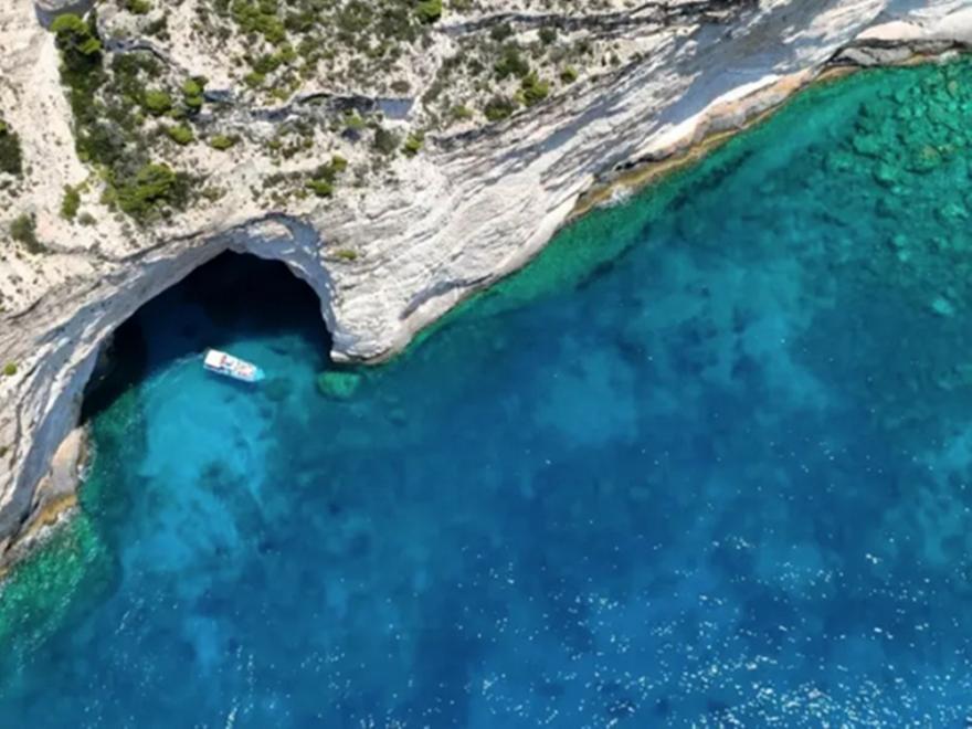 Ανασύρθηκαν οι σοροί των Ιταλών που έχασαν τη ζωή τους σε κατάδυση στις Μαλβίδες