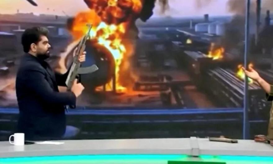 Σάλος στο Ιράν: Παρουσιαστής πυροβόλησε σημαία των ΗΑΕ σε ζωντανή εκπομπή