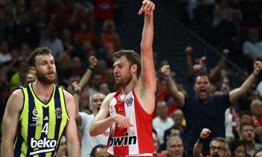 Μπήκε σε MVP mode ο Βεζένκοφ με 14 πόντους στο τρίτο δεκάλεπτο!