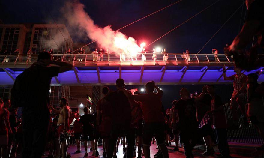 Έξαλλοι πανηγυρισμοί στον Πειραιά για την πρόκριση του Ολυμπιακού στον τελικό του Final 4