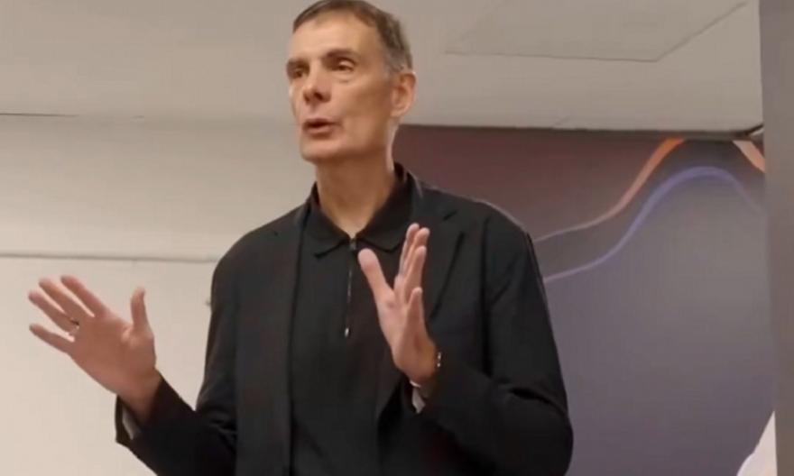 «Μείνετε ταπεινοί και συγκεντρωμένοι»: Η ομιλία Μπαρτζώκα στα αποδυτήρια μετά την πρόκριση στον τελικό