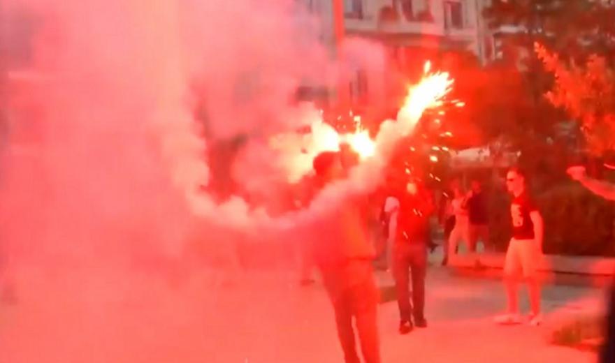 Έξαλλοι πανηγυρισμοί στον Πειραιά για την πρόκριση του Ολυμπιακού στον τελικό του Final4