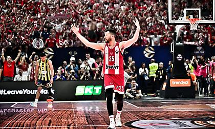 Η ερυθρόλευκη... τρέλα στις εξέδρες του «Telekom Center», στην παρακάμερα του Ολυμπιακού από τον ημιτελικό με τη Φενέρ!