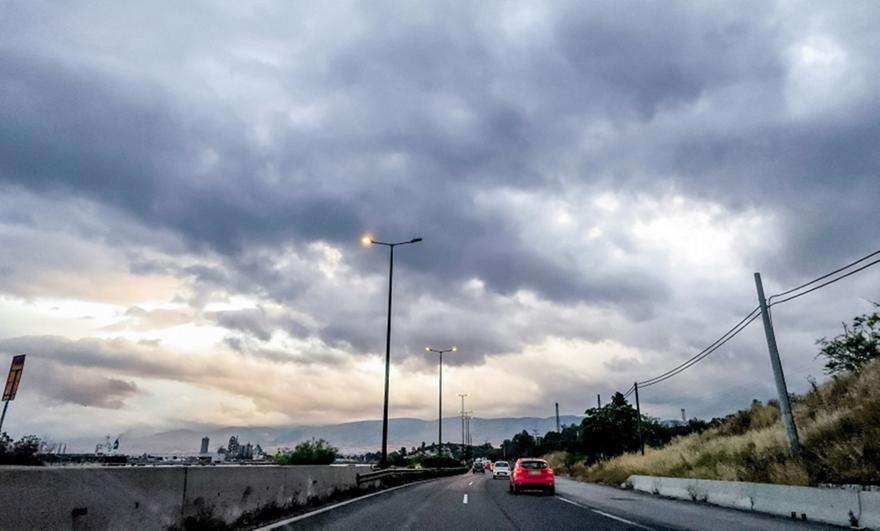 Καιρός: Βροχές και καταιγίδες το μεσημέρι – Μέχρι 27 βαθμούς η θερμοκρασία