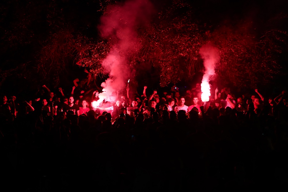 Πειραιάς: Πανικός με τη λήξη του τελικού - Το ξέσπασμα στην κάμερα του bwinΣΠΟΡ FM 94,6