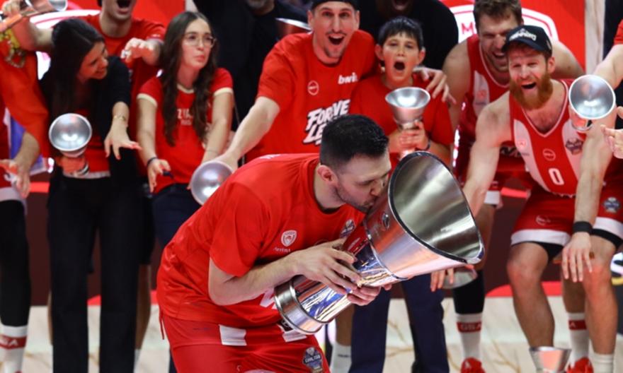 Παπανικολάου: «Ήρθε η ώρα να μοιράσουμε κι εμείς χαρά στον κόσμο μας, είναι επιτέλους μία ανταμοιβή»