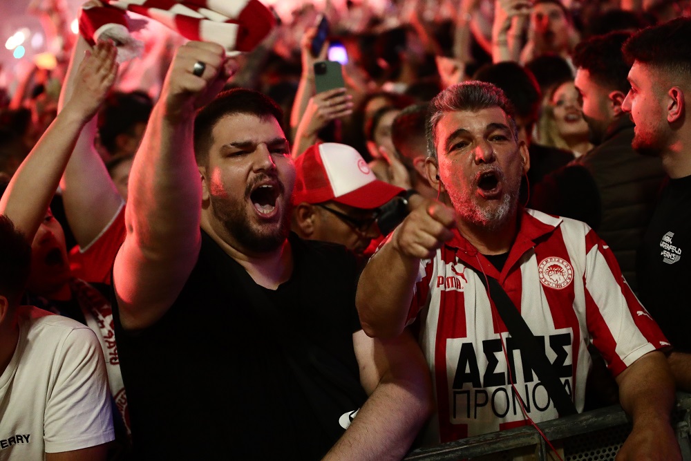 Ολυμπιακός: Αποθέωση στο Δημοτικό Θέατρο