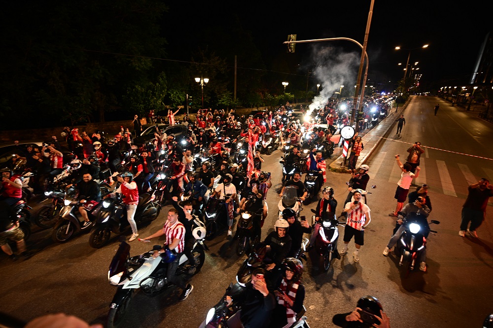 Ολυμπιακός: Ξεκίνησε το πούλμαν και το πάρτι
