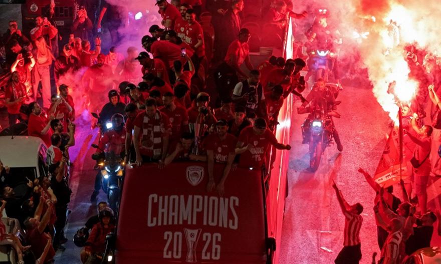 Ντελίριο για τους πρωταθλητές Ευρώπης στο Δημοτικό Θέατρο - Αποθέωση για τον Ολυμπιακό από 85.000 και πλέον οπαδούς