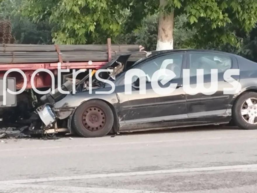 Τροχαίο-καρμπόν στη Ζαχάρω: ΙΧ «καρφώθηκε» σε καρότσα