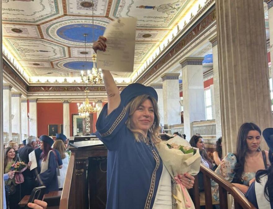 Δήμητρα Παπαδοπούλου: Πήρε το πτυχίο της στην αγγλική Φιλολογία και απέδειξε ότι ποτέ δεν είναι αργά
