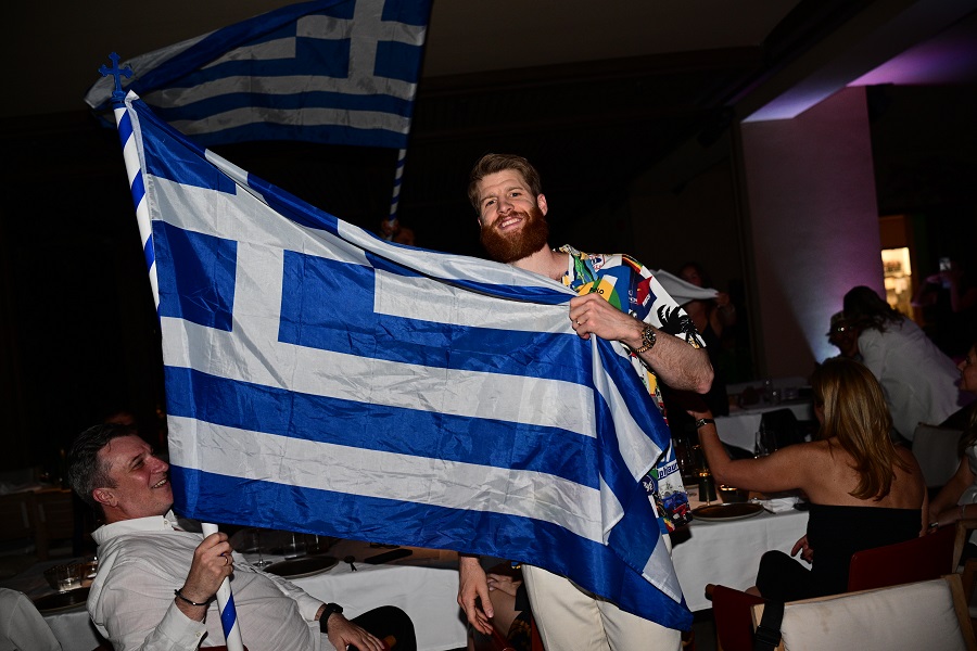 Ολυμπιακός: Χόρεψαν με την κούπα της Ευρωλίγκας-Η πόζα του Γουόκαπ με ελληνική σημαία