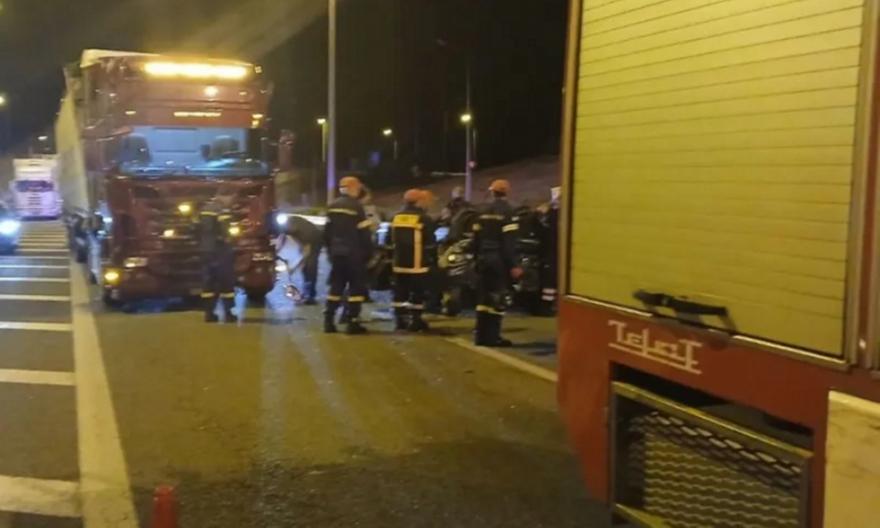 Τραγωδία στην Ιόνια Οδό: Ένας νεκρός μετά από σύγκρουση νταλίκας με ΙΧ - Δείτε εικόνες