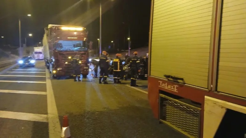 Τραγωδία στην Ιόνια Οδό: Ένας νεκρός μετά από σύγκρουση νταλίκας με ΙΧ