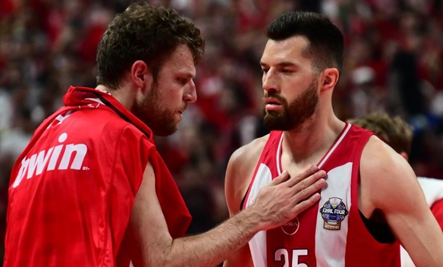 Βεζένκοφ για Πίτερς: «Του αξίζουν τα καλύτερα - Ό,τι κι αν αποφασίσει, θα έχει θέση στην καρδιά μας»