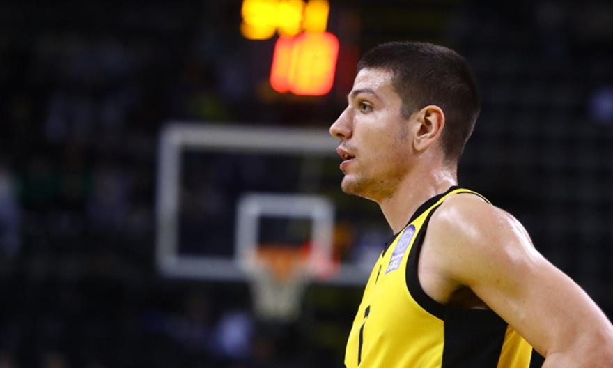 Μεγαλείο ψυχής από Φλιώνη: Θα παίξει στο Game 2, λίγες ώρες μετά τον χαμό του πατέρα του