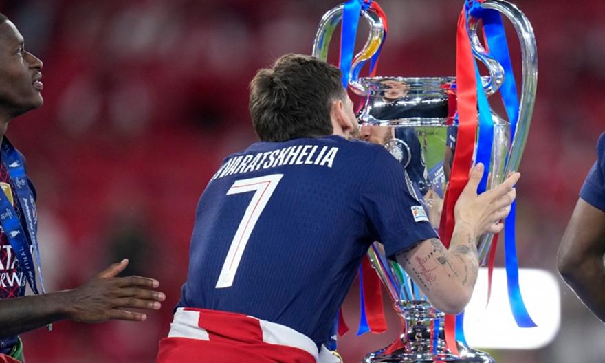 Κορυφαίος ποδοσφαιριστής του φετινού Champions League ο Κβαρατσχέλια!
