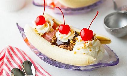 Banana split: Το ρετρό γλυκό με παγωτό και μπανάνα