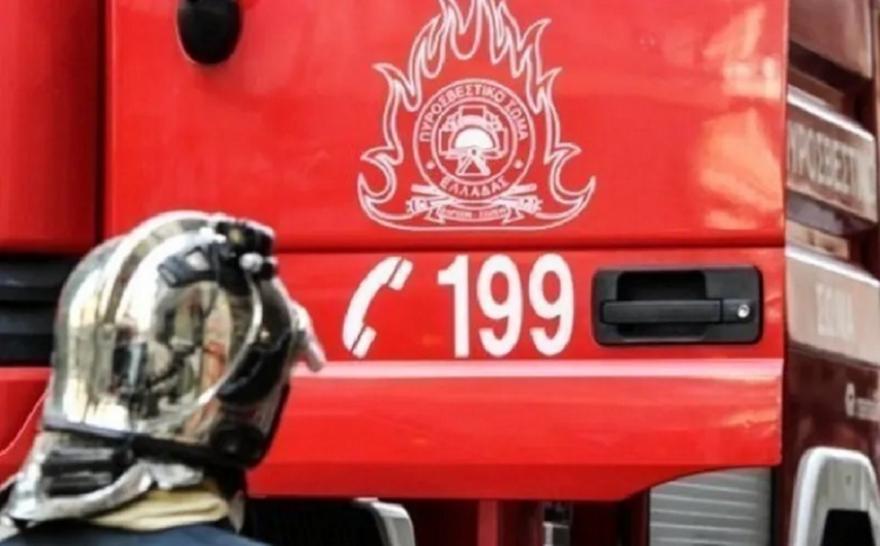 Φωτιά στους Αγίους Θεοδώρους – Διακοπή κυκλοφορίας σε Εθνική Οδό και Προαστιακό