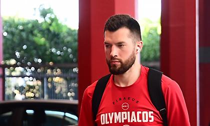 Η άφιξη του Ολυμπιακού στο ΣΕΦ για το Game 1 με τον Παναθηναϊκό