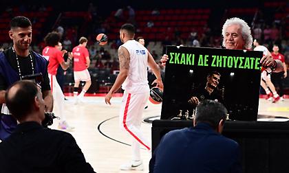 «Σκάκι δεν ζητήσατε;»: Αποθέωση για Μπαρτζώκα στο ΣΕΦ και… πλακάτ Τσουκαλά, στο βίντεο του bwinΣΠΟΡ FM 94,6!