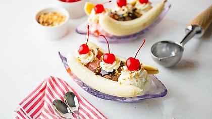 Banana split: Το ρετρό γλυκό με παγωτό και μπανάνα
