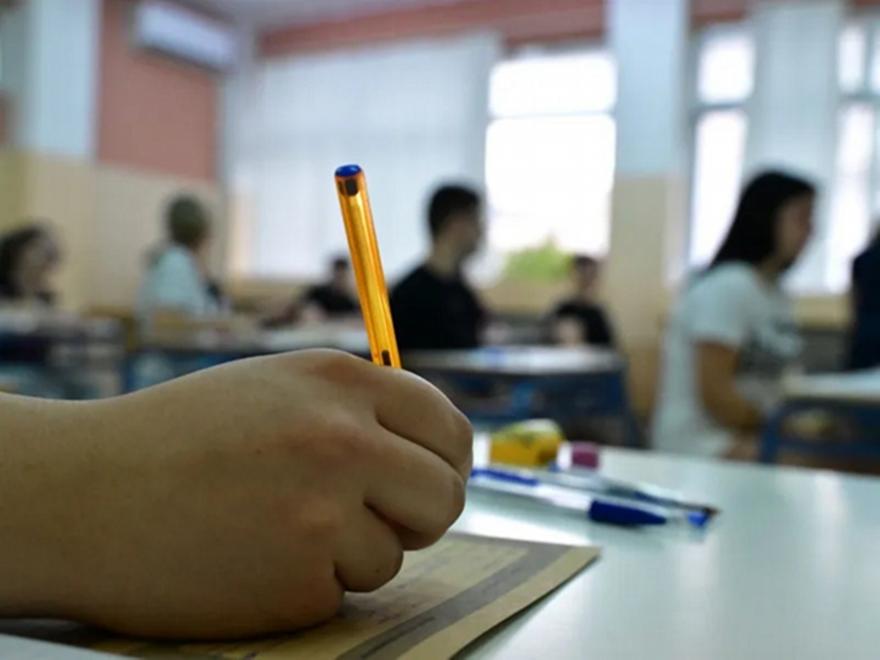 Πανελλαδικές: Υποψήφιος στα Χανιά πήγε με «σκονάκια» στα χέρια και μηδενίστηκε
