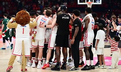 Η ατμόσφαιρα του ΣΕΦ, η αγωνία στο φινάλε και οι πανηγυρισμοί: Η παρακάμερα από τη νίκη του Ολυμπιακού στον πρώτο τελικό