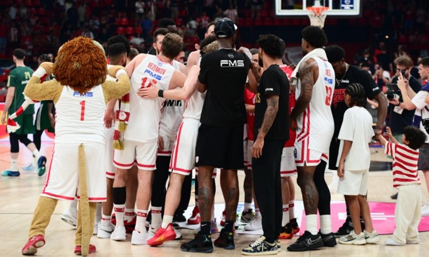 Η ατμόσφαιρα του ΣΕΦ, η αγωνία στο φινάλε και οι πανηγυρισμοί: Η παρακάμερα από τη νίκη του Ολυμπιακού στον πρώτο τελικό