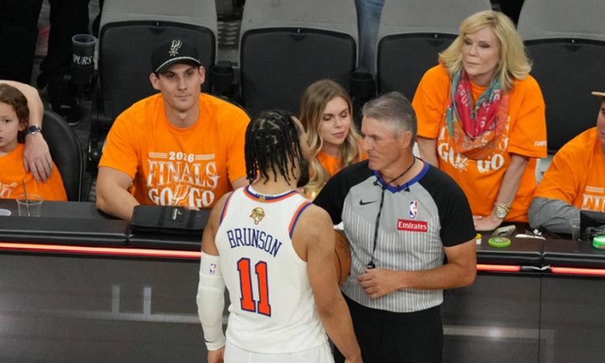 Το NBA εξετάζει καταγγελία για υβριστικά σχόλια προς τον Μπράνσον στο Game 1 των τελικών