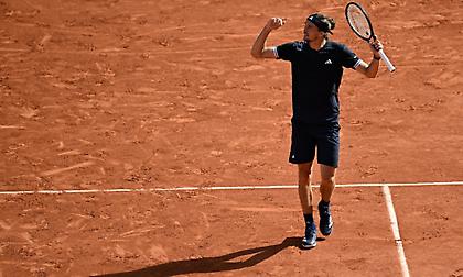 Το Roland Garros έχει νέο βασιλιά: Ο Ζβέρεφ κατέκτησε το πρώτο του Grand Slam μετά το θρίλερ με τον Κομπόλι!