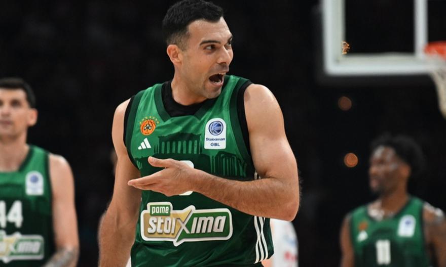 Οι αποδοκιμασίες στον Κώστα Σλούκα κατά την είσοδό του στο ματς