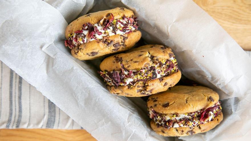 Παγωτό σάντουιτς με chocolate chip cookies