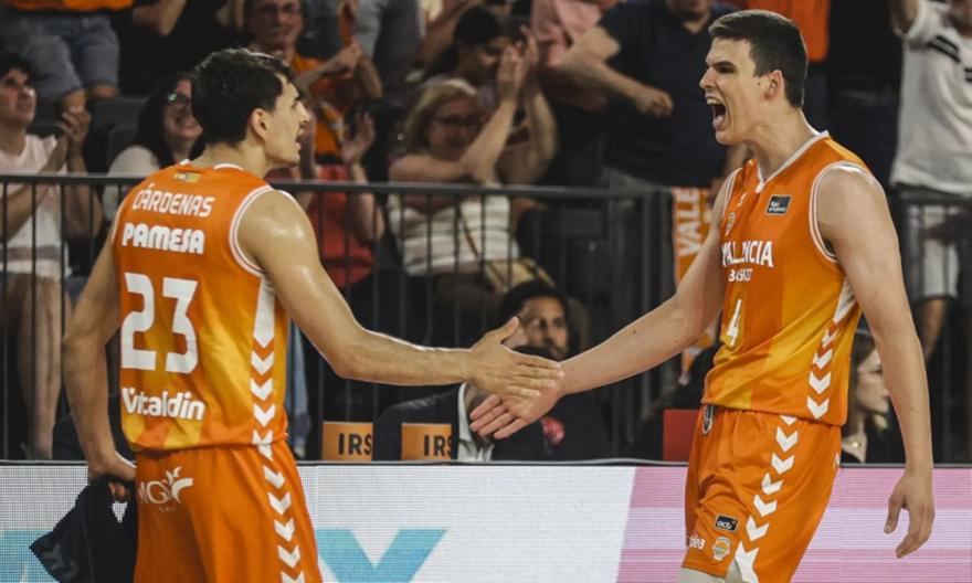 Επιβλητική Βαλένθια με την Μπανταλόνα και βλέπει τελικούς