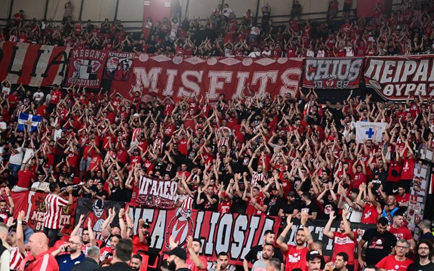 Καθολική αποθέωση από τον κόσμο του Ολυμπιακού πριν την αναχώρηση της αποστολής για ΣΕΦ!